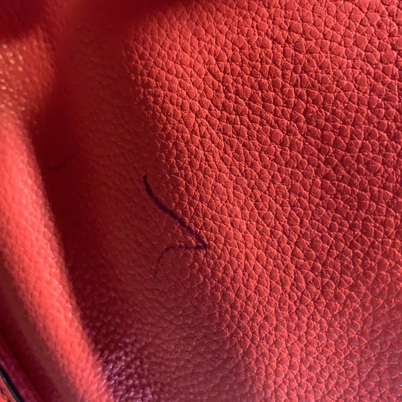 Authentic Michael Kors Leather Crossbody purse - Picture 3 of 11